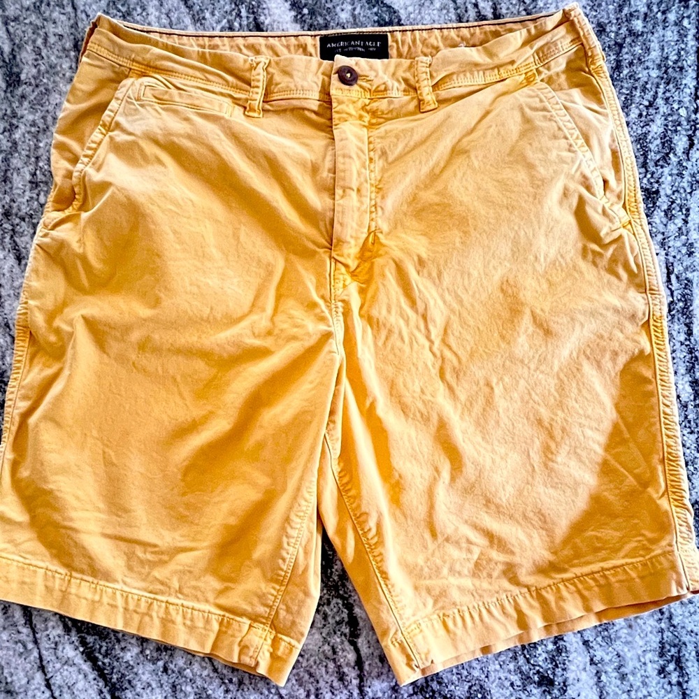 American Eagle Classic Men’s shorts size 34 Yellow